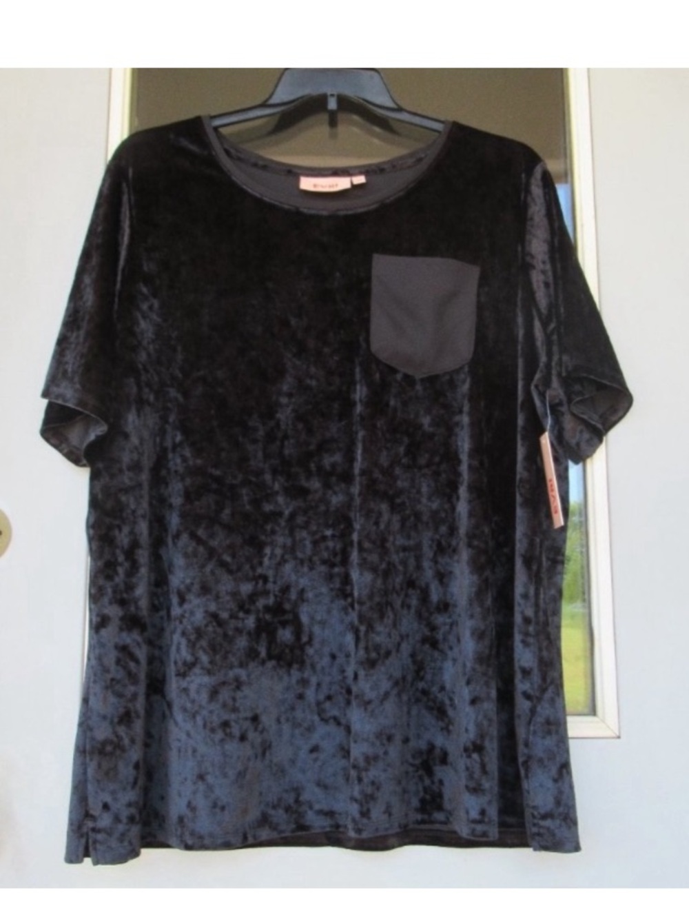 EVRI velvet short sleeve top with semisheer pocket 0X